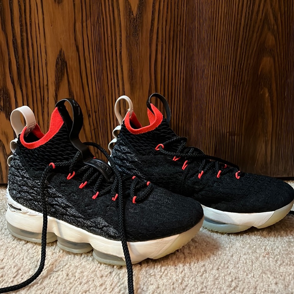 Lebron XV size youth 6, Bright Crimson